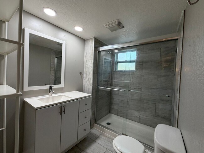 Foto del edificio - Apartment in Historical Tarpon Springs