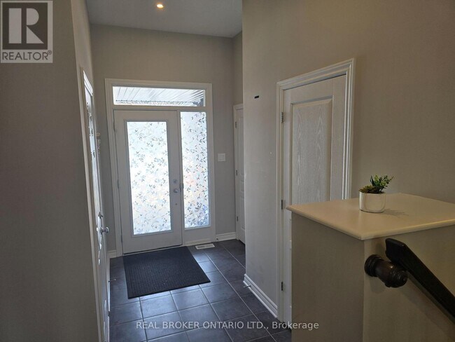 Photo du bâtiment - 888 Fletcher Cir