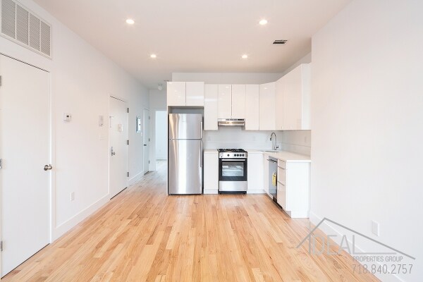 Primary Photo - 292 Smith St