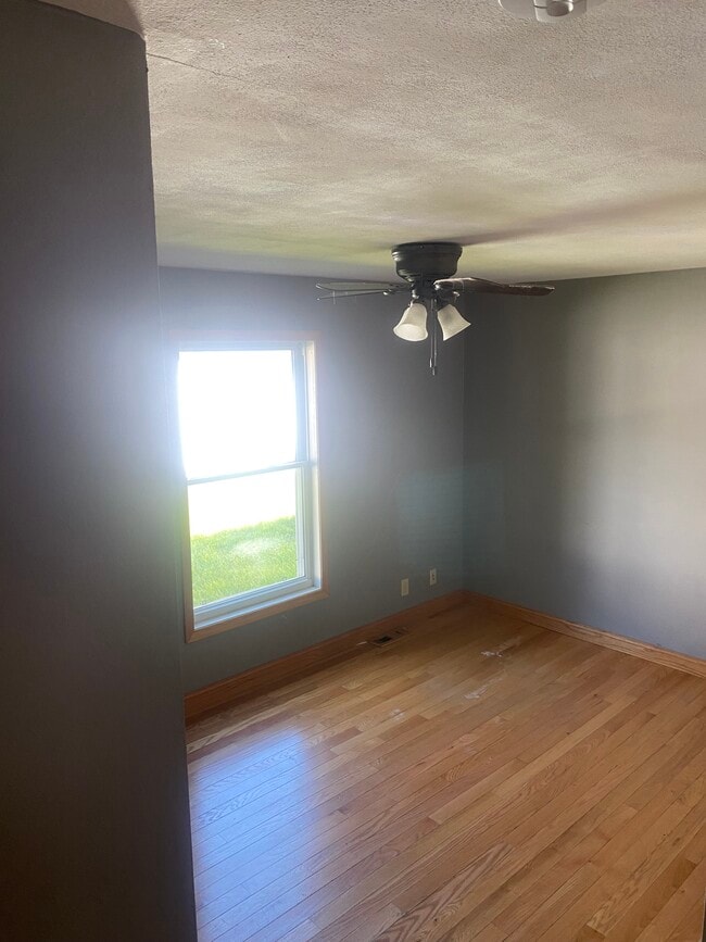 Foto del edificio - 928 E 8th St