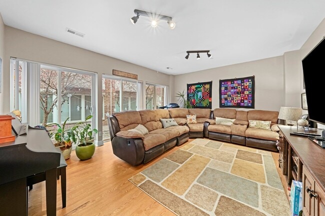 Building Photo - 3864 Wehrman Ave