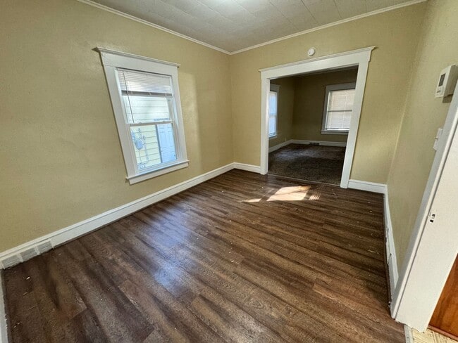 Building Photo - 3 Bedroom House