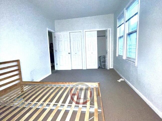 Foto del edificio - 1853 Tomlinson Ave