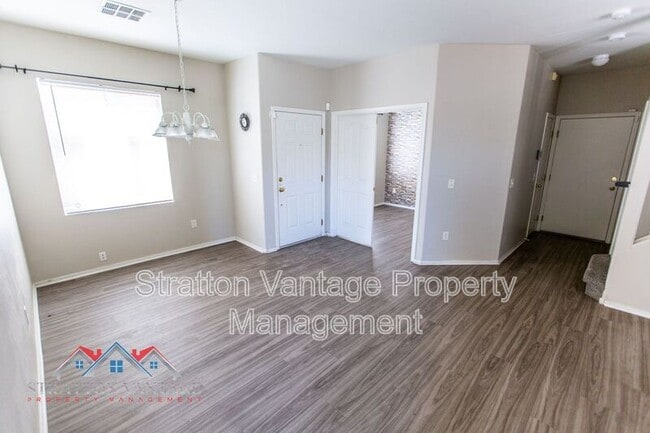 Building Photo - 2185 N Mosley Dr
