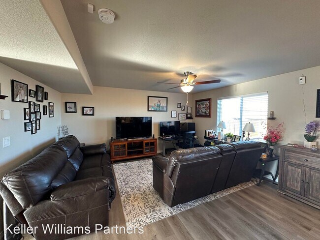 Building Photo - 5 br, 4 bath House - 9960 Castor Dr