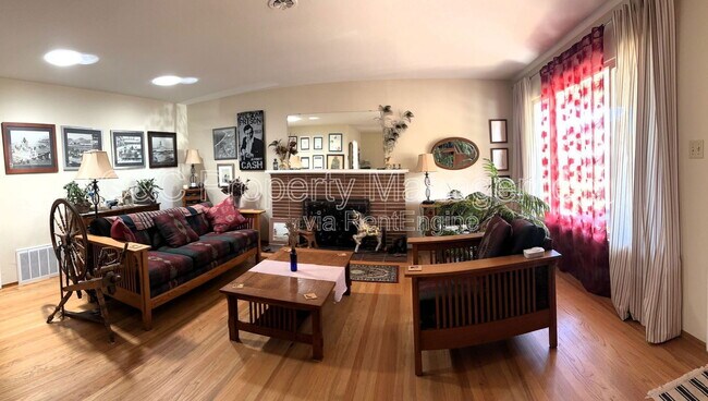 Foto del edificio - 100 Fairfax Ct