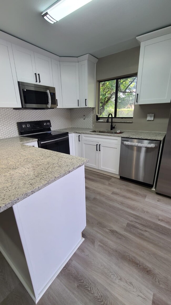 Building Photo - Oak Trace