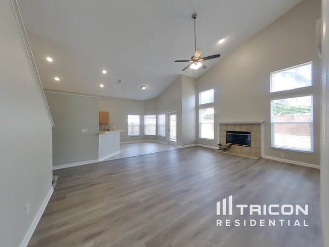 Building Photo - 1360 Holly Glen Run