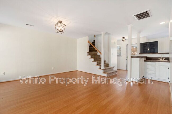 Foto del edificio - 9123 Kings Canyon Dr
