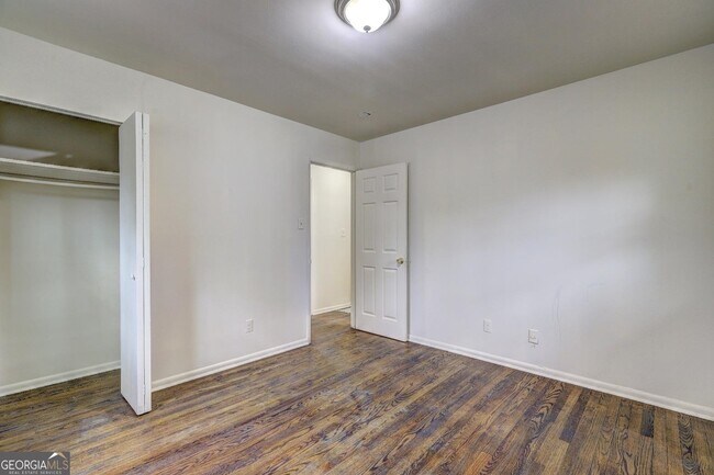 Building Photo - 440 King Arthur Ct