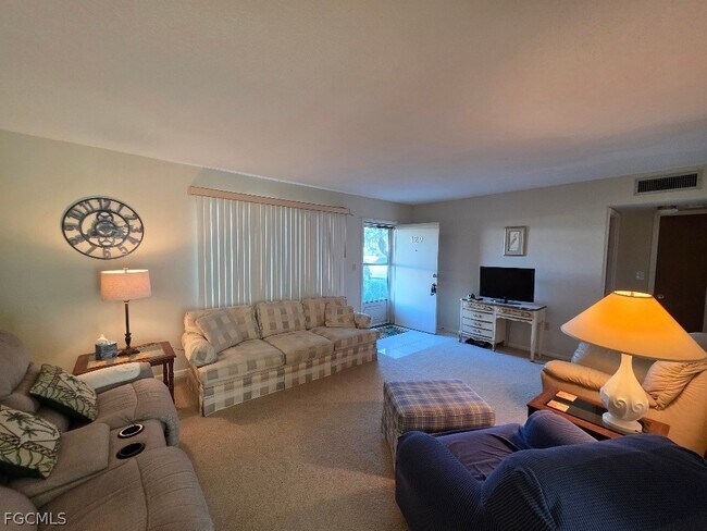 Foto del edificio - 335 Joel Blvd