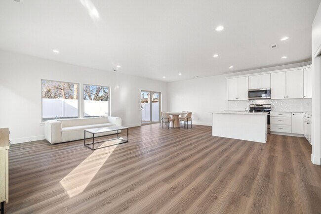 Foto del edificio - 1030 S Underwood Pl