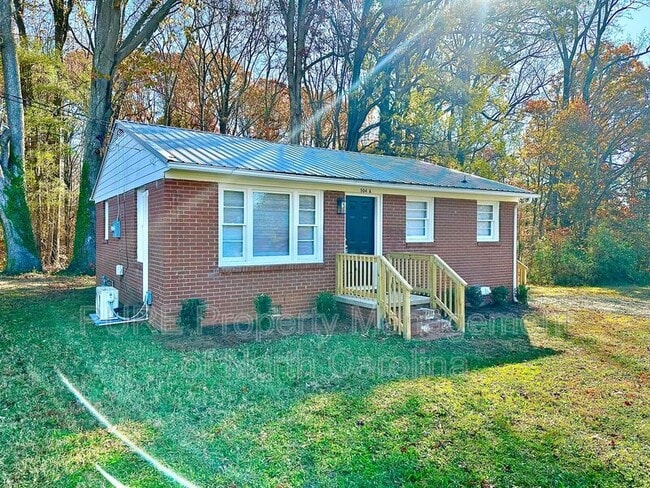 Photo - 504A Moore Dr House