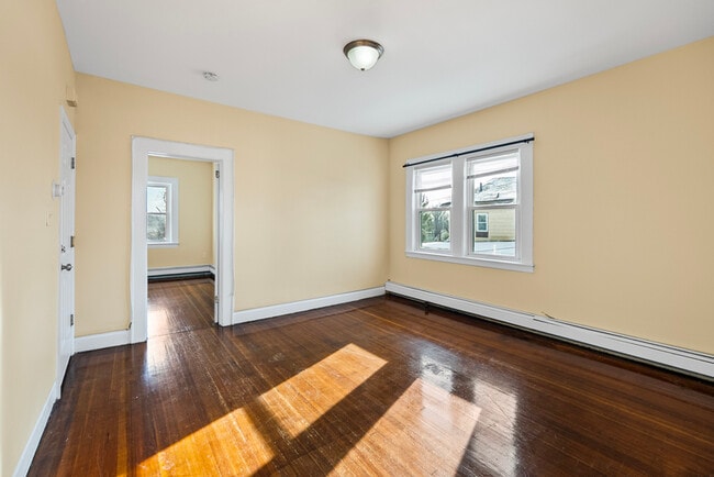 Building Photo - 393 Seymour Ave