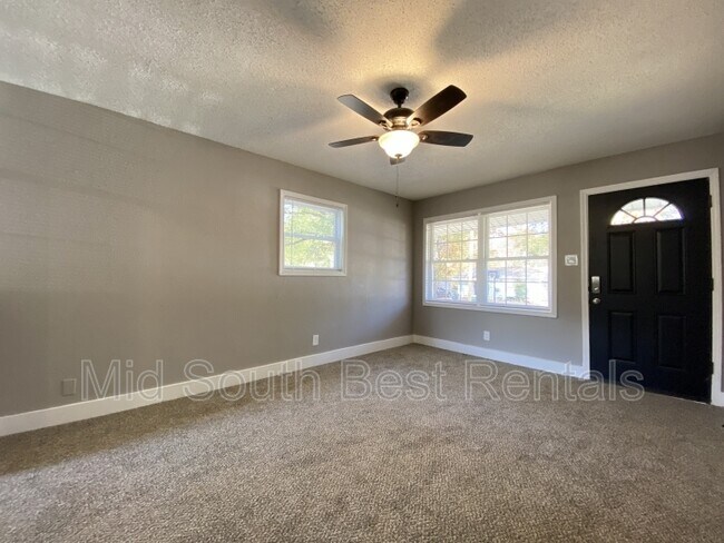 Foto del edificio - 7107 Redwood Dr