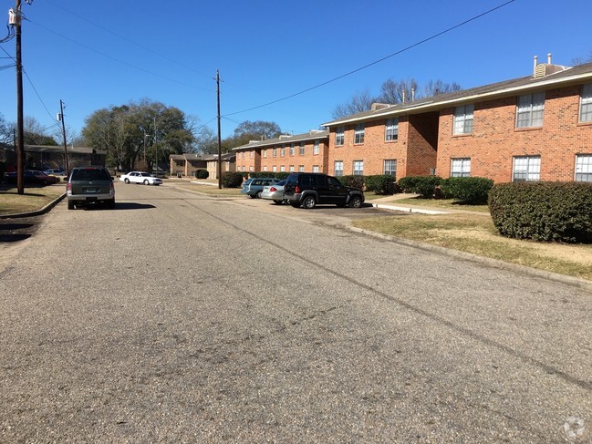 Building Photo - Oak Leaf Apartments