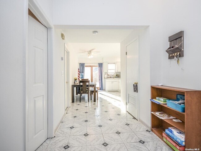Foto del edificio - 528 Glen Cove Rd