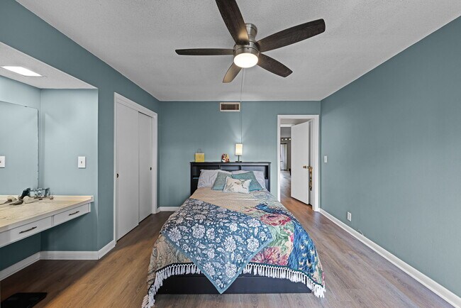 Foto del edificio - 260 Crown Oaks Way