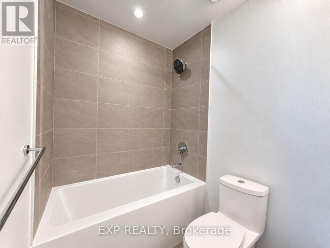 Photo du bâtiment - 898 Portage Pkwy