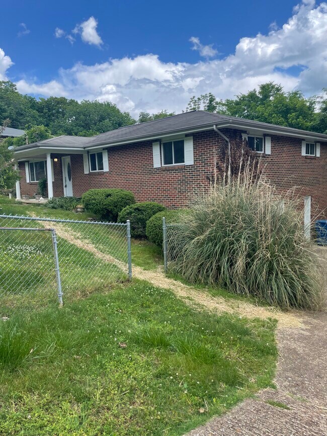 Foto del edificio - 4630 Sherry Ln