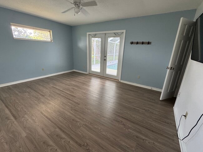 King sized bedroom - 602 Shannon Ave