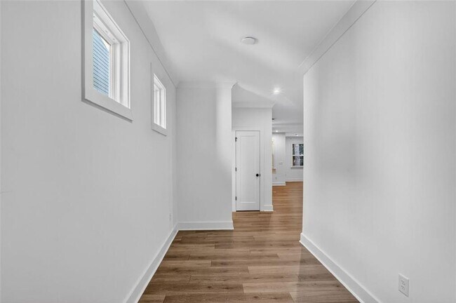 Building Photo - 608 Avondale Pk Cir