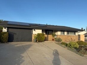 Building Photo - 1493 Calle Segunda