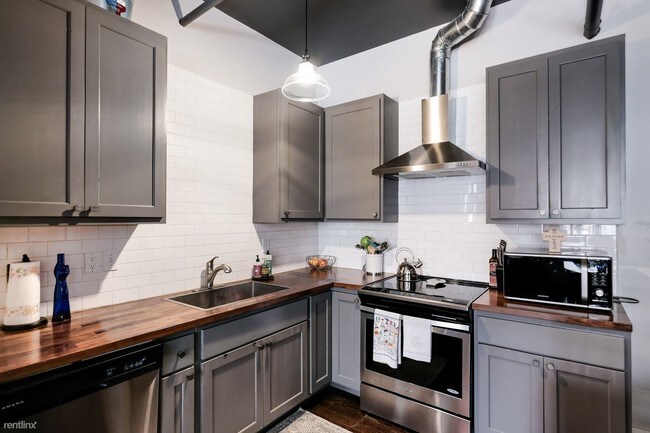 Building Photo - 3 br, 2 bath  - 201 E Courtland #101