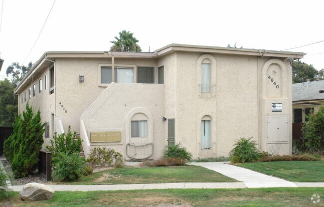 Building Photo - 4840 W Mountain View Dr