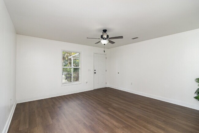 Building Photo - Cocoa Duplex