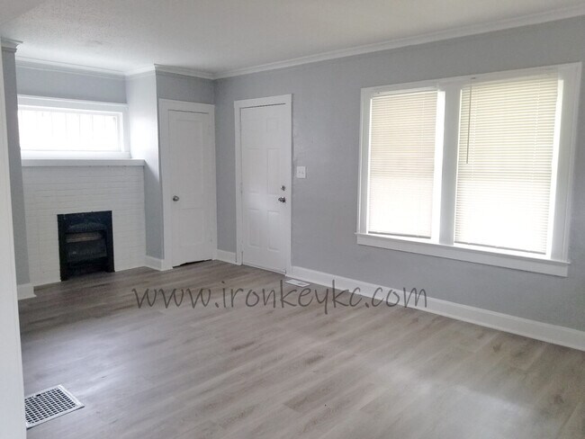 Foto del edificio - 2203 E 70th St