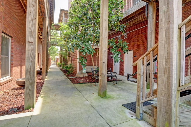 Building Photo - 215 S Water St