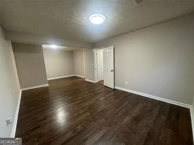 Foto del edificio - 3015 Cascade Manor Dr