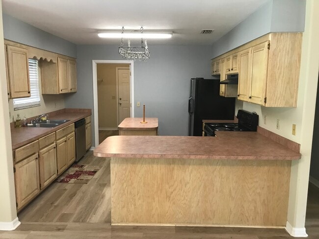 Building Photo - Beautiful 3 Bedroom 2 Bathroom House