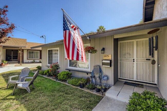 Foto del edificio - Charming 3-Bedroom, 2-Bath Home in a Cul-de-Sac Located in a Convenient, Central Area