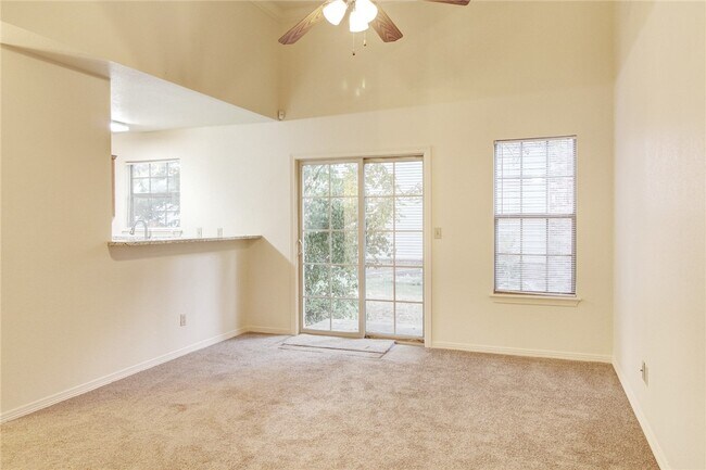 Foto del edificio - 1746 N Chestnut Ave