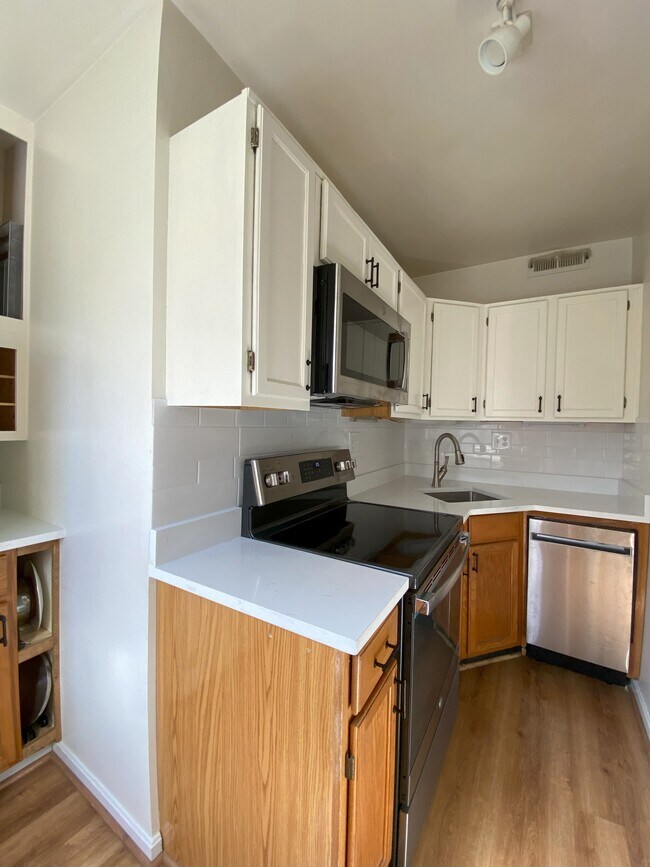 Foto del edificio - 1745 N Troy St