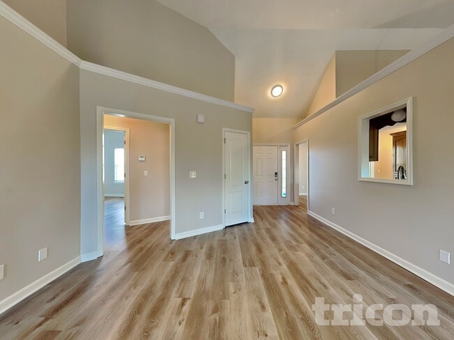 Building Photo - 1800 University Dr