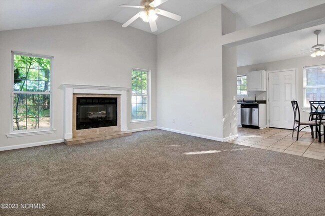 Foto del edificio - *** Promotion -- Sign lease by January 31 and receive $1000 off first months rent!!    3 Bedroom ...