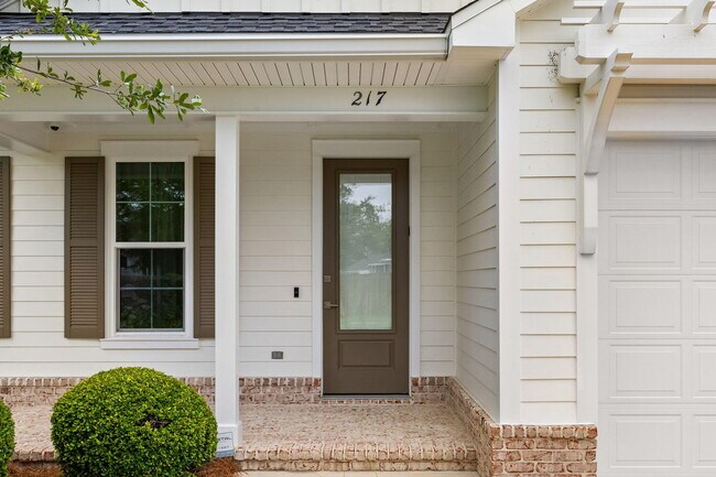 Building Photo - 217 Windrow Way