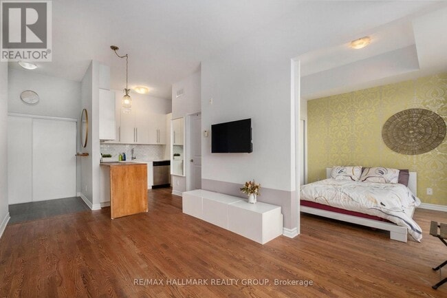 Photo du bâtiment - 682 Churchill Ave N