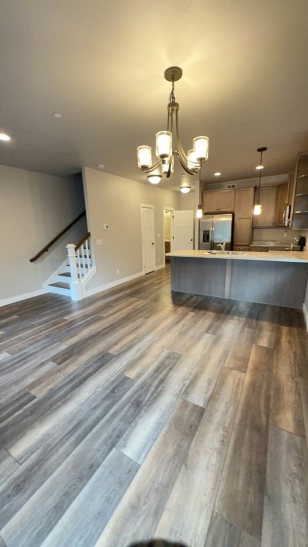 Building Photo - BEAUTIFUL TOWNHOME IN A QUIET NEIGHBORHOOD