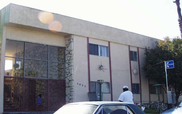 Building Photo - 5035 Rosemead Blvd