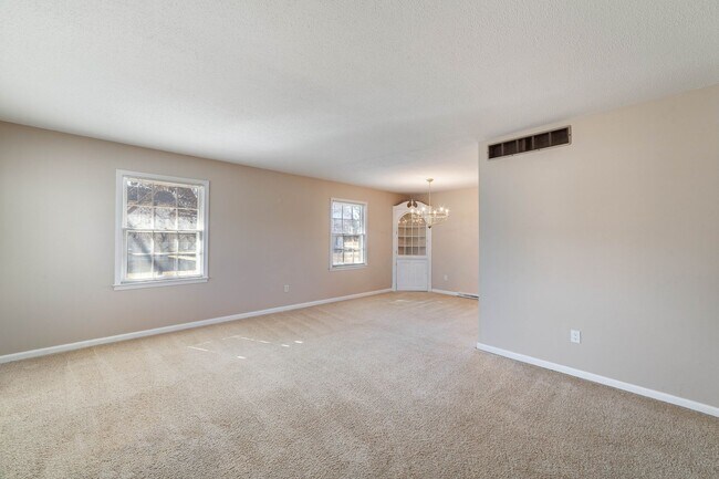 Building Photo - House In COLUMBIA, MO- Close to Campus!