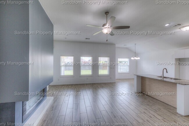 Building Photo - For Lease | East Tulsa | $1900 Rent