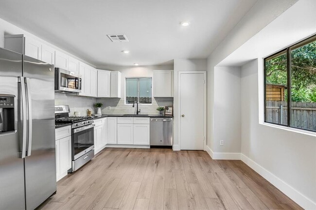 Foto del edificio - 736 Wales Way