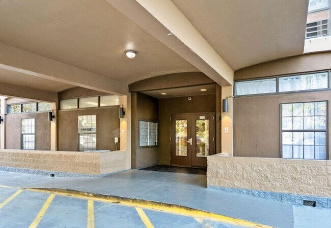 Building Photo - Knoxville 37916 - Newly remodeled 336 sq f...