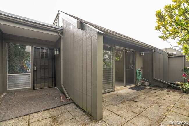 Building Photo - 47-705 Hui Kelu St #3