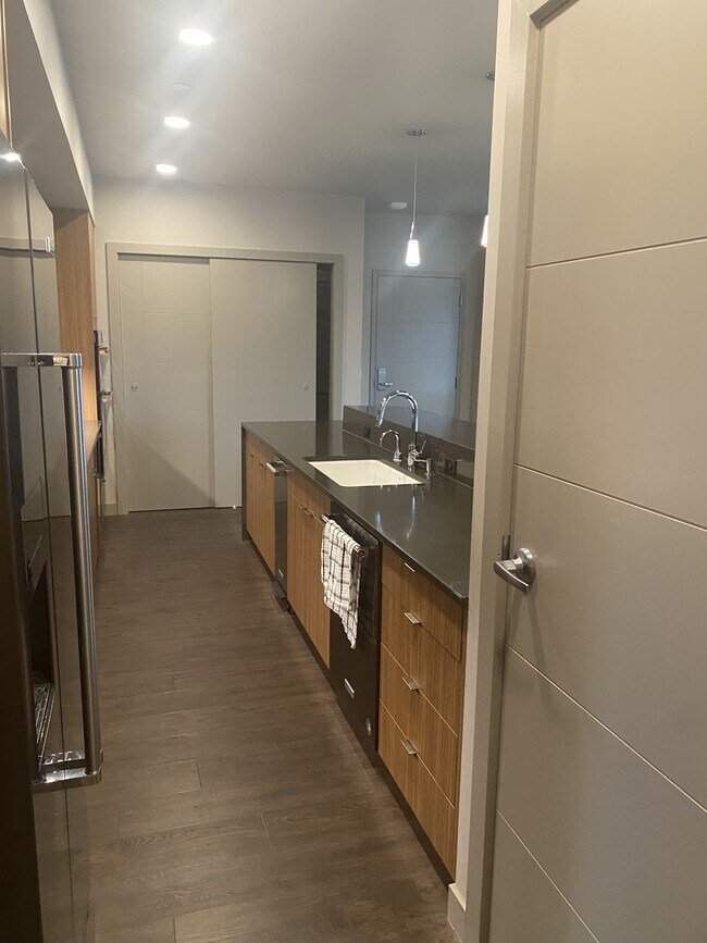 Foto del edificio - 727 E Front Ave