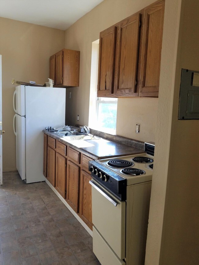 Building Photo - 2731 S 21st St